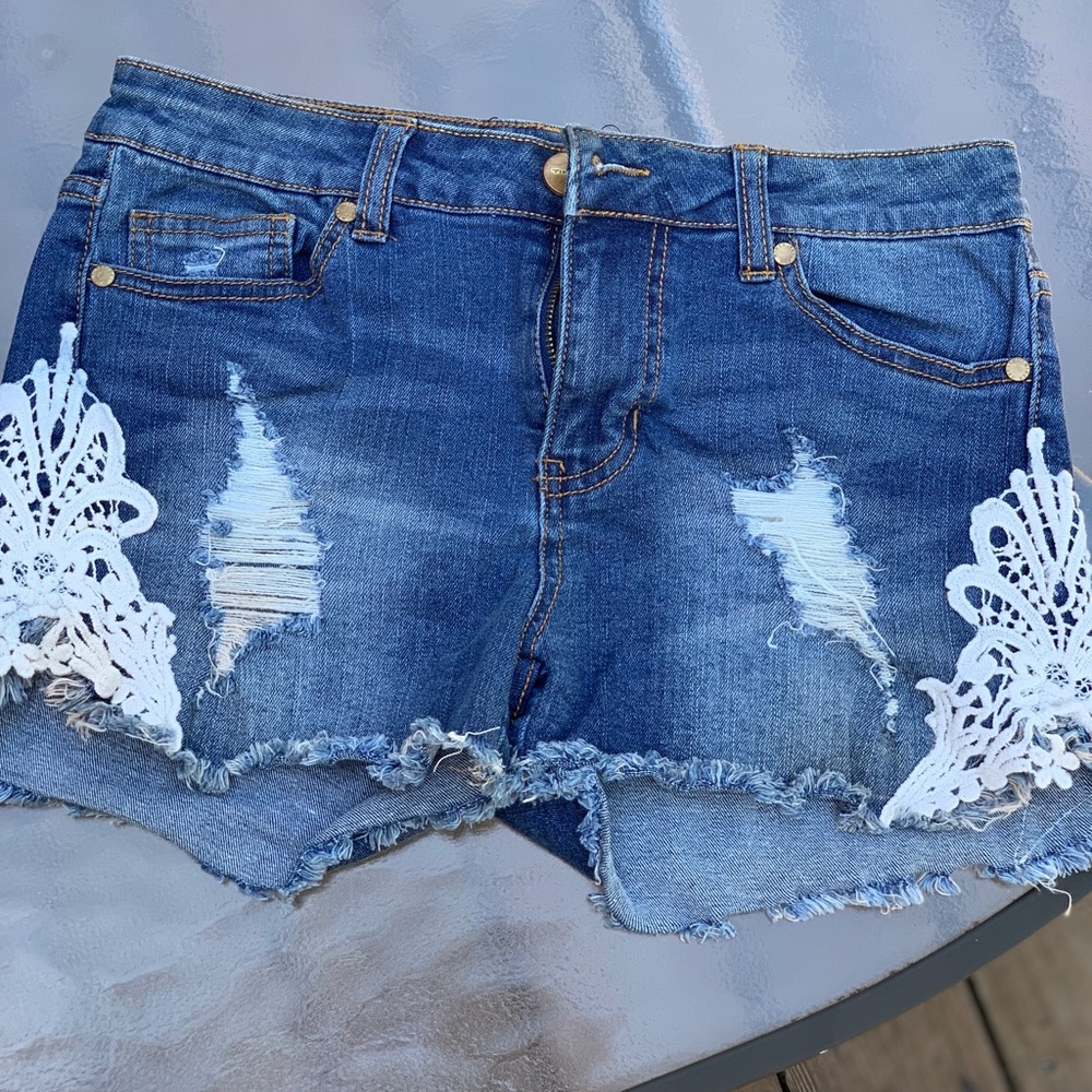 Tinsely jean shorts with lace